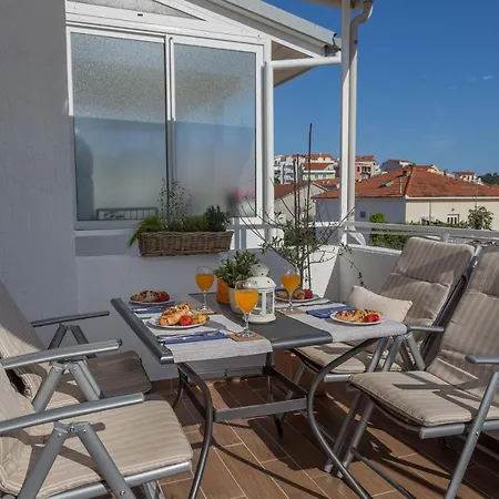 So Hvar So Good! Spacious With Terrace 아파트 *