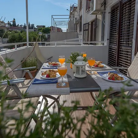 So Hvar So Good! Spacious With Terrace 아파트 *