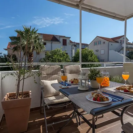 아파트 So Hvar So Good! Spacious With Terrace