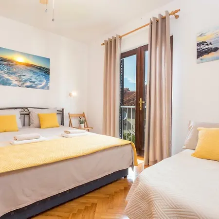 So Hvar So Good! Spacious With Terrace 아파트 *