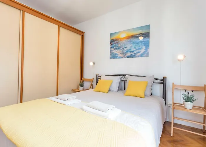 So Hvar So Good! Spacious With Terrace Апартаменты *